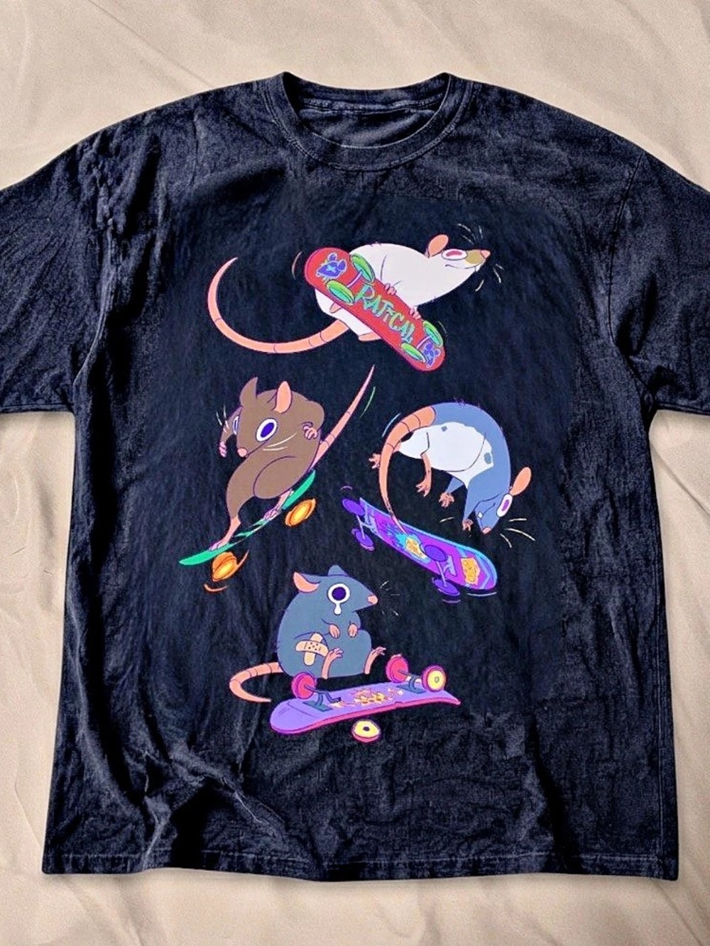 Graphic Mouse Skateboard T-Shirt Gildan in Black